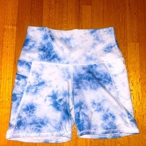 Blue and white 5" cloud shorts with pockets, size medium.